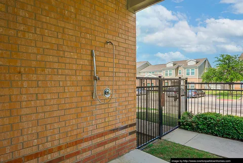 Overton Park Townhomes - Photo 3 of 48